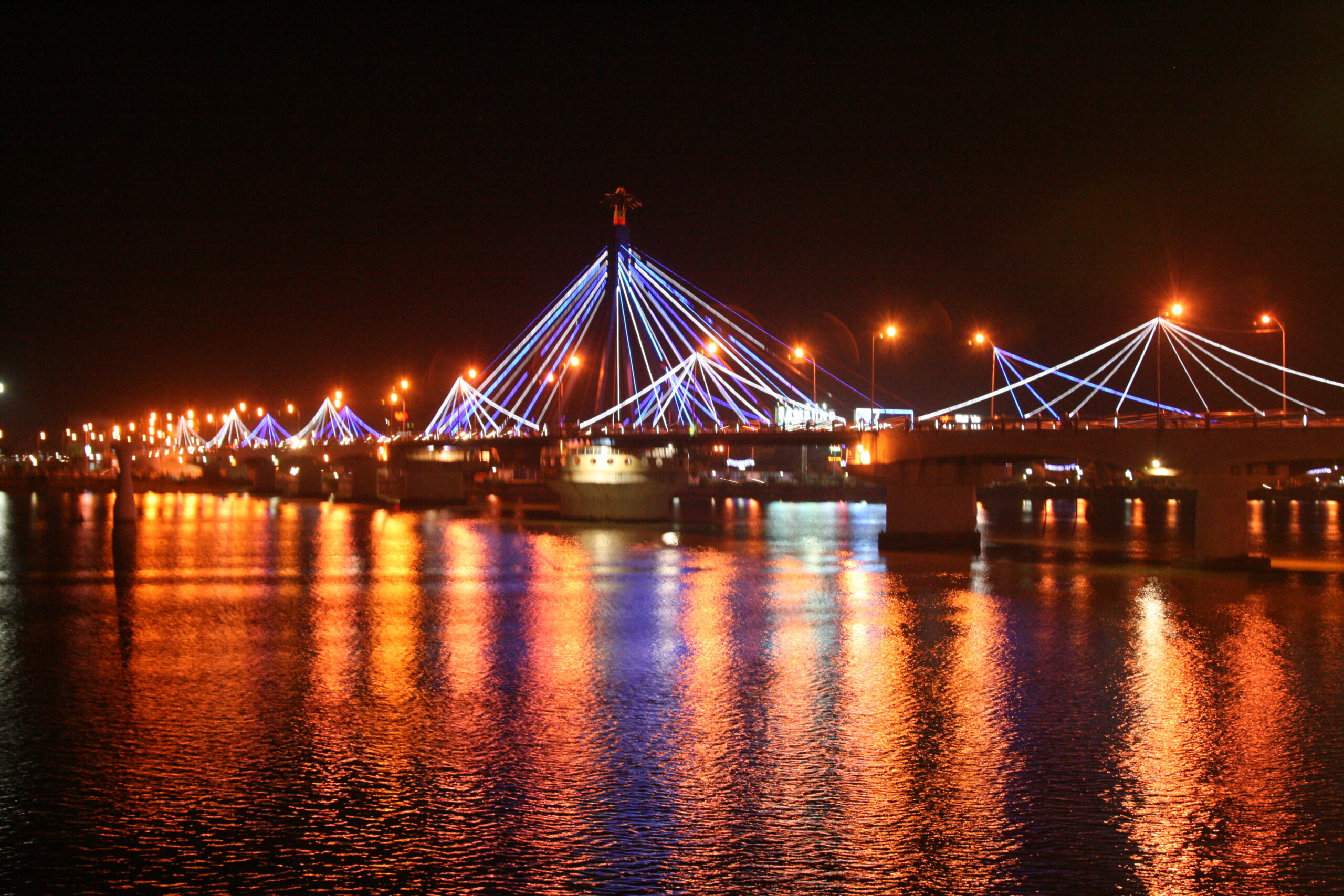 Cầu sông Hàn
