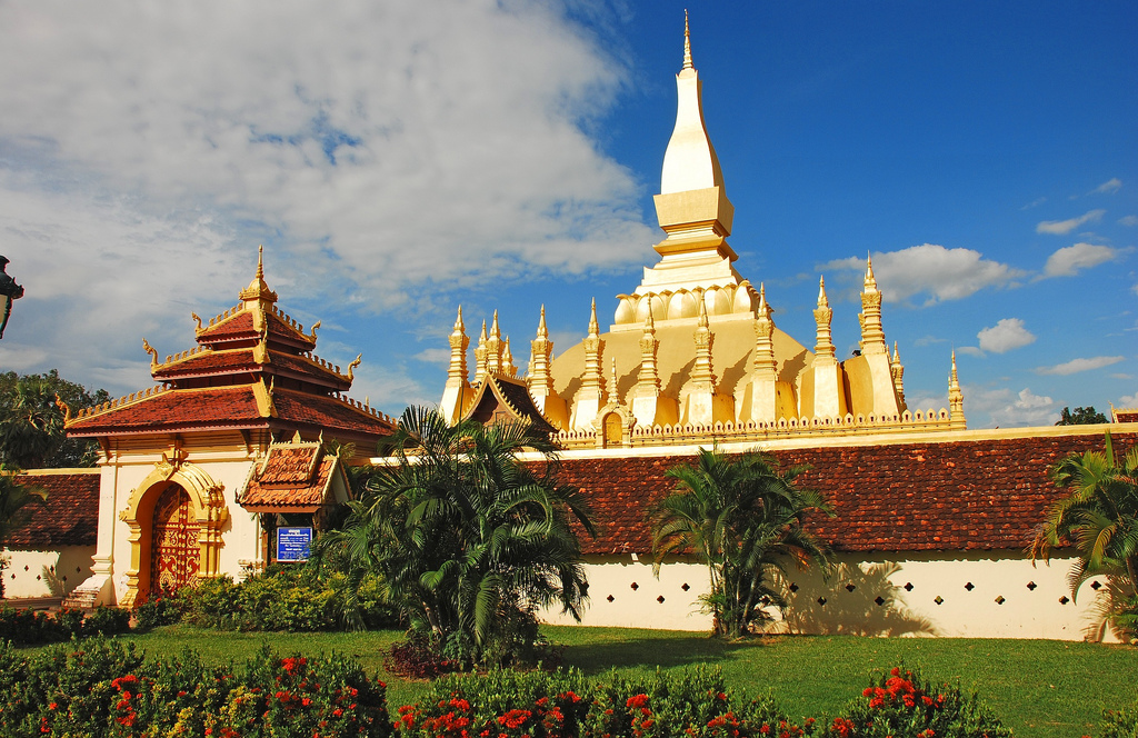Bảo tháp mạ vàng Pha That Luang
