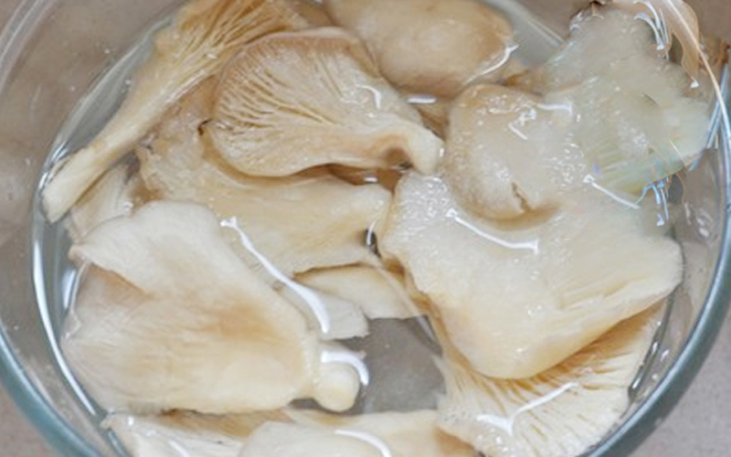 Ngâm với nước muối