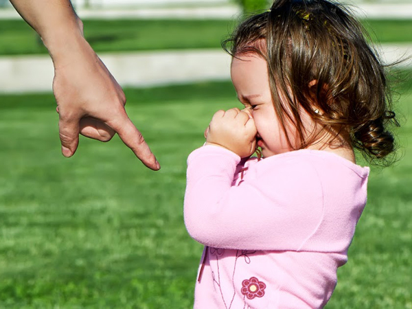 Từ xưa tới nay, các bà mẹ thường rất e ngại về việc đưa con ra ngoài quá sớm.